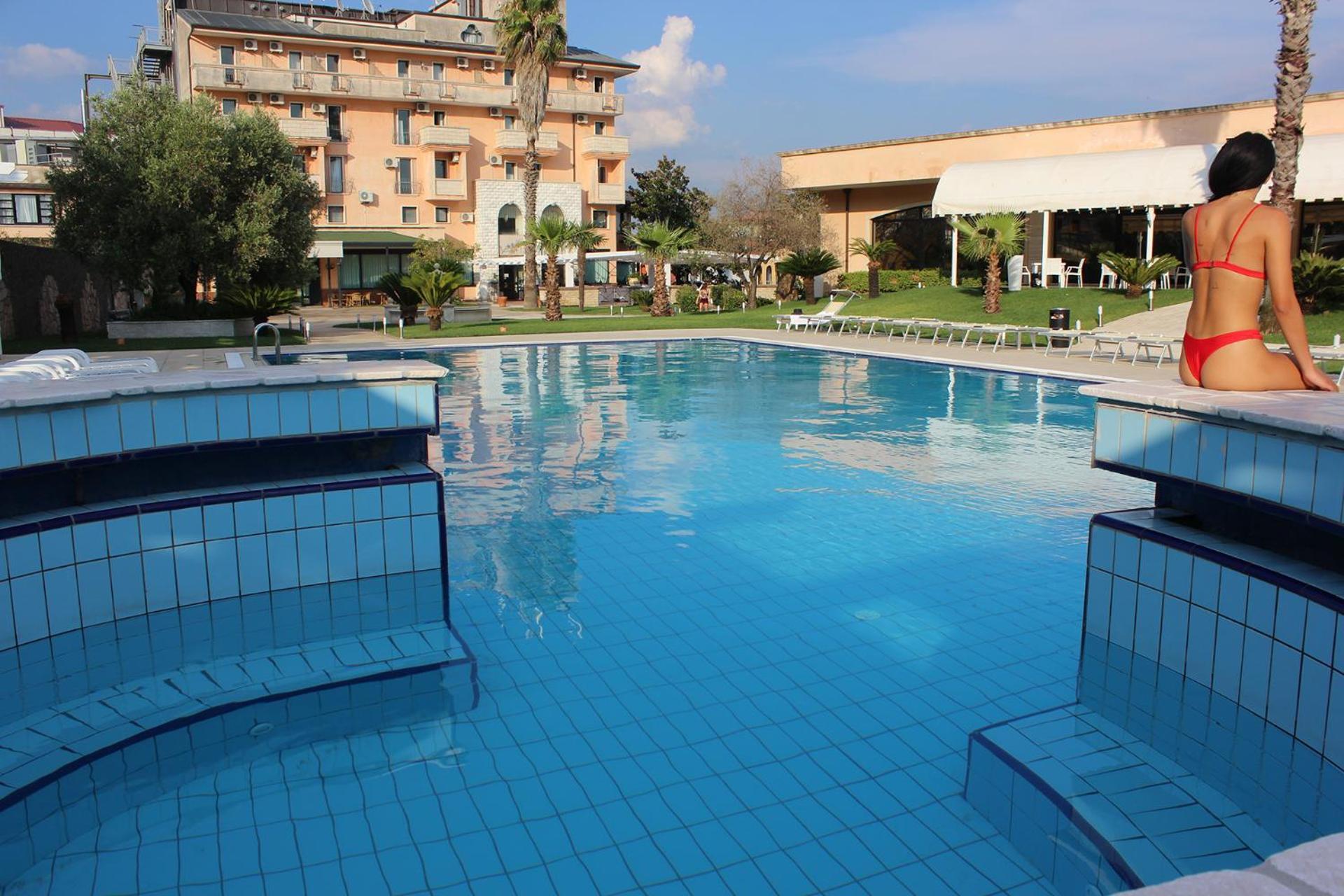 Hotel Capital Campagna Esterno foto